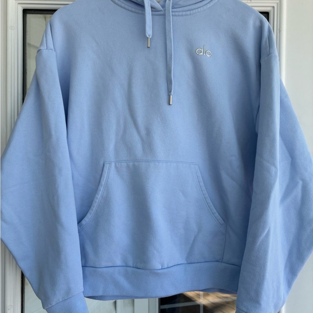 ALO Yoga Accolade Relaxed Hoodie in Seashell Blue - Picture 2 of 7